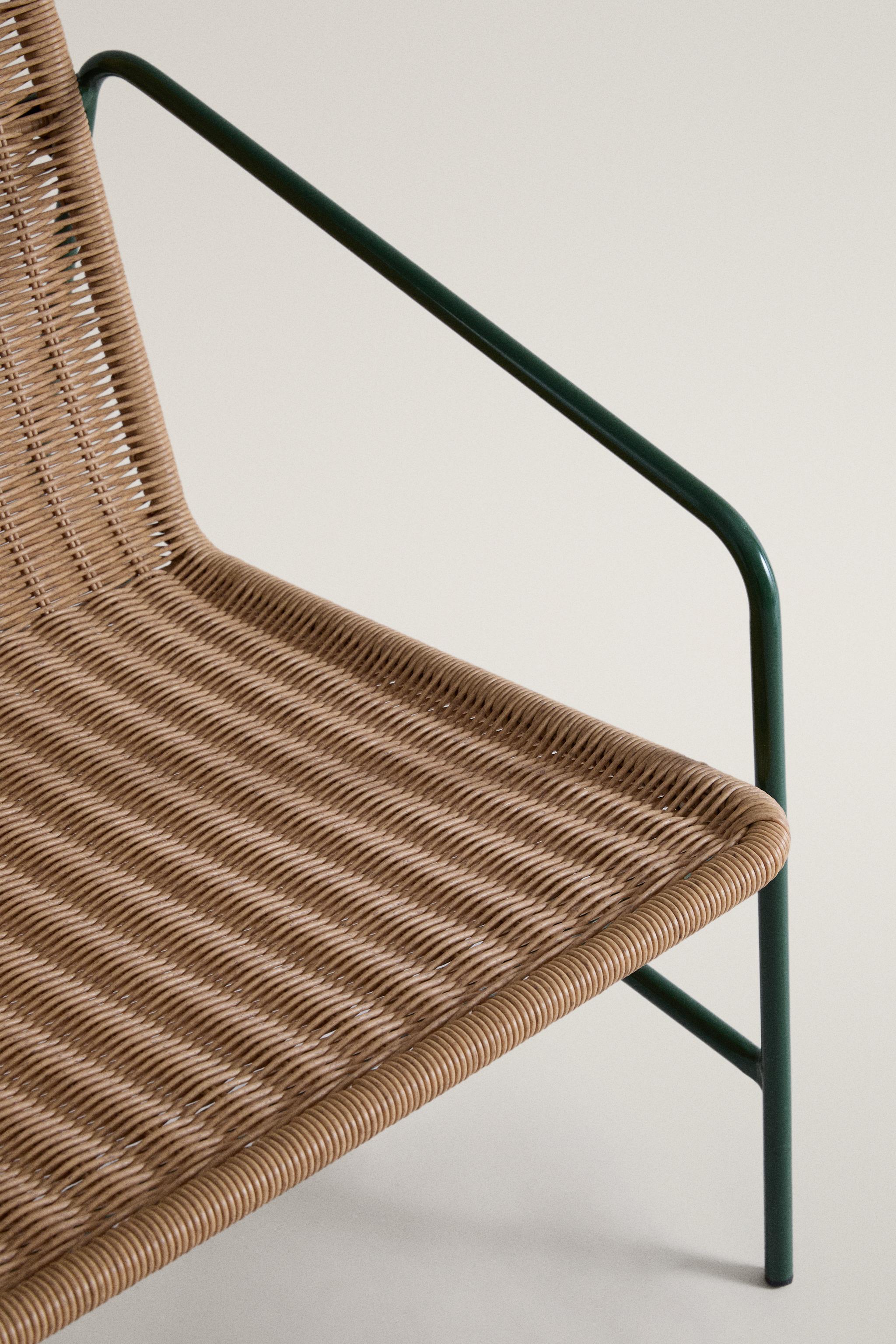 OUTDOOR BRAIDED CHAIR WITH GEOMETRIC DETAIL