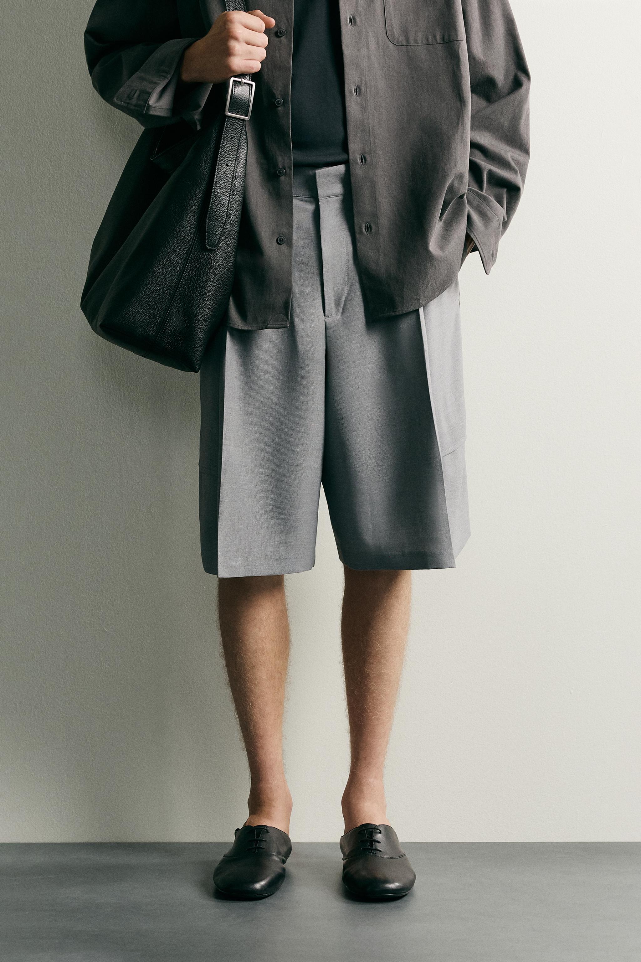 RELAXED FIT CARGO BERMUDA SHORTS — Mid-grey