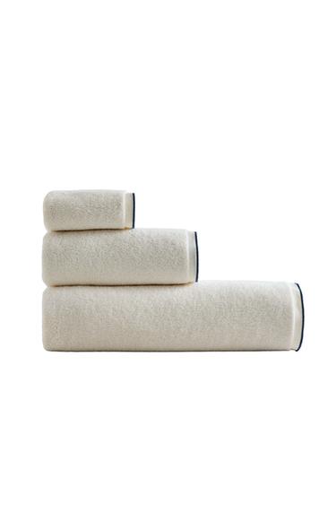 BATH TOWEL WITH COLOURED TOPSTITCHING - Ivory by Zara