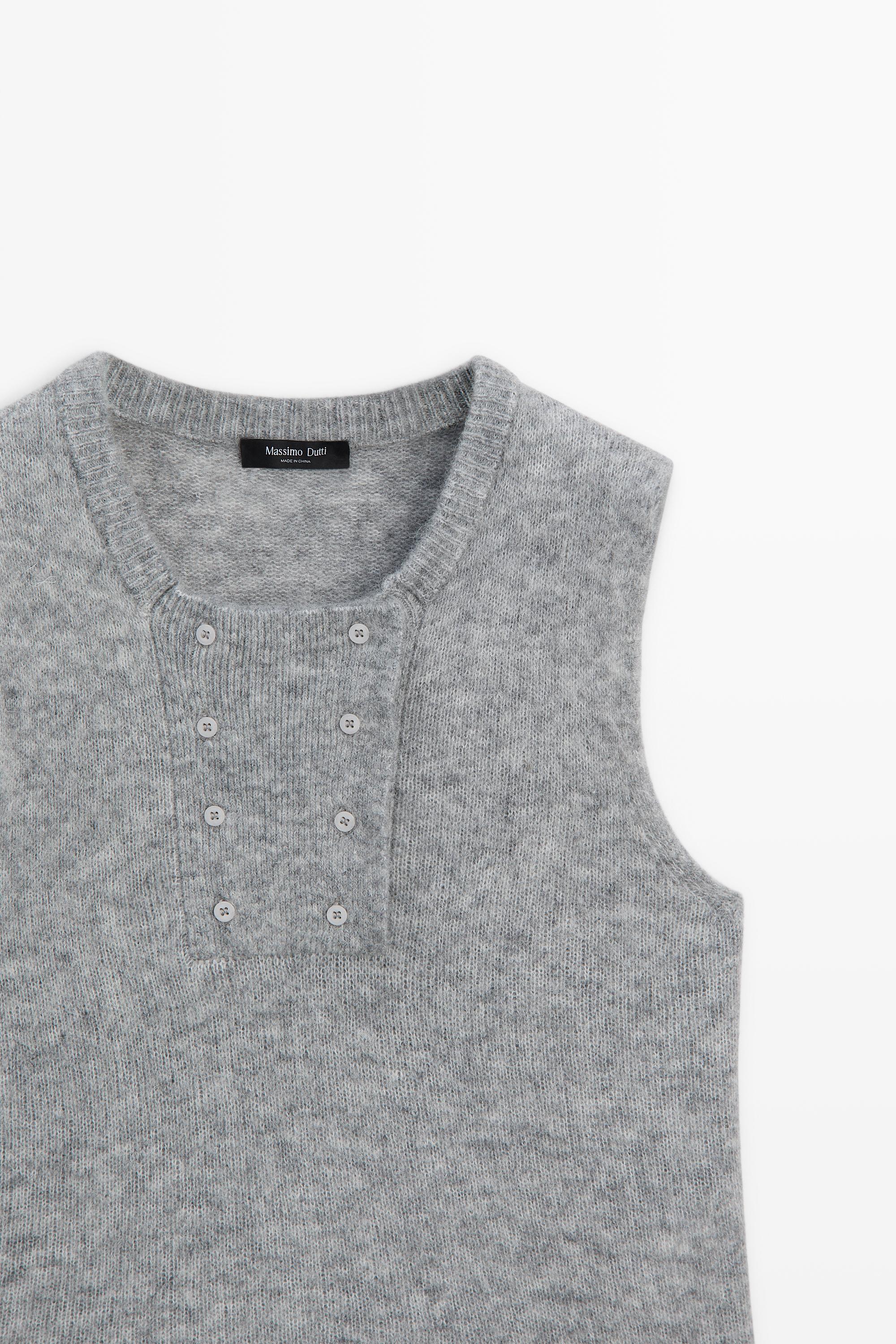 Top en maille, laine et détails boutonnés