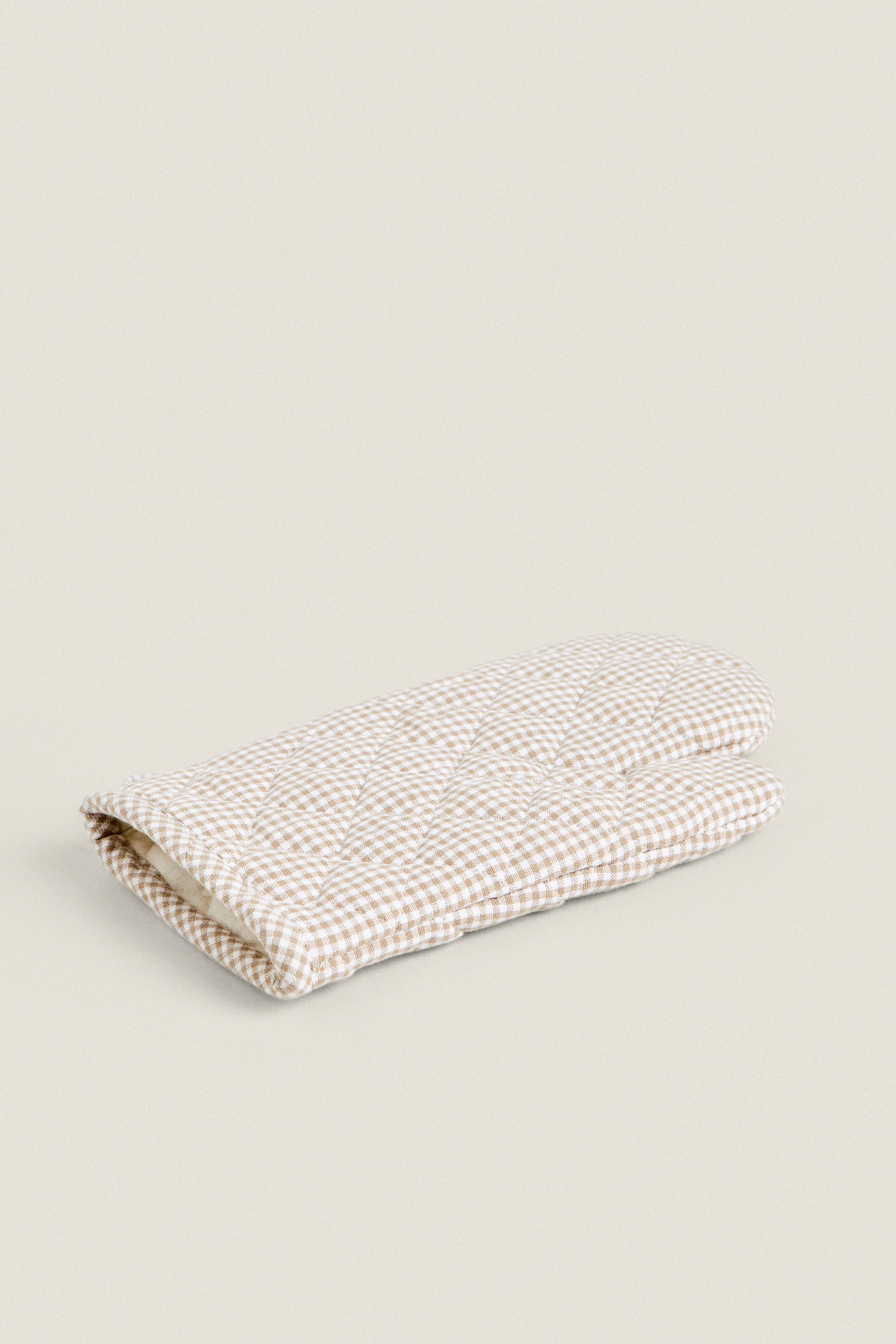 GINGHAM OVEN MITT — Beige