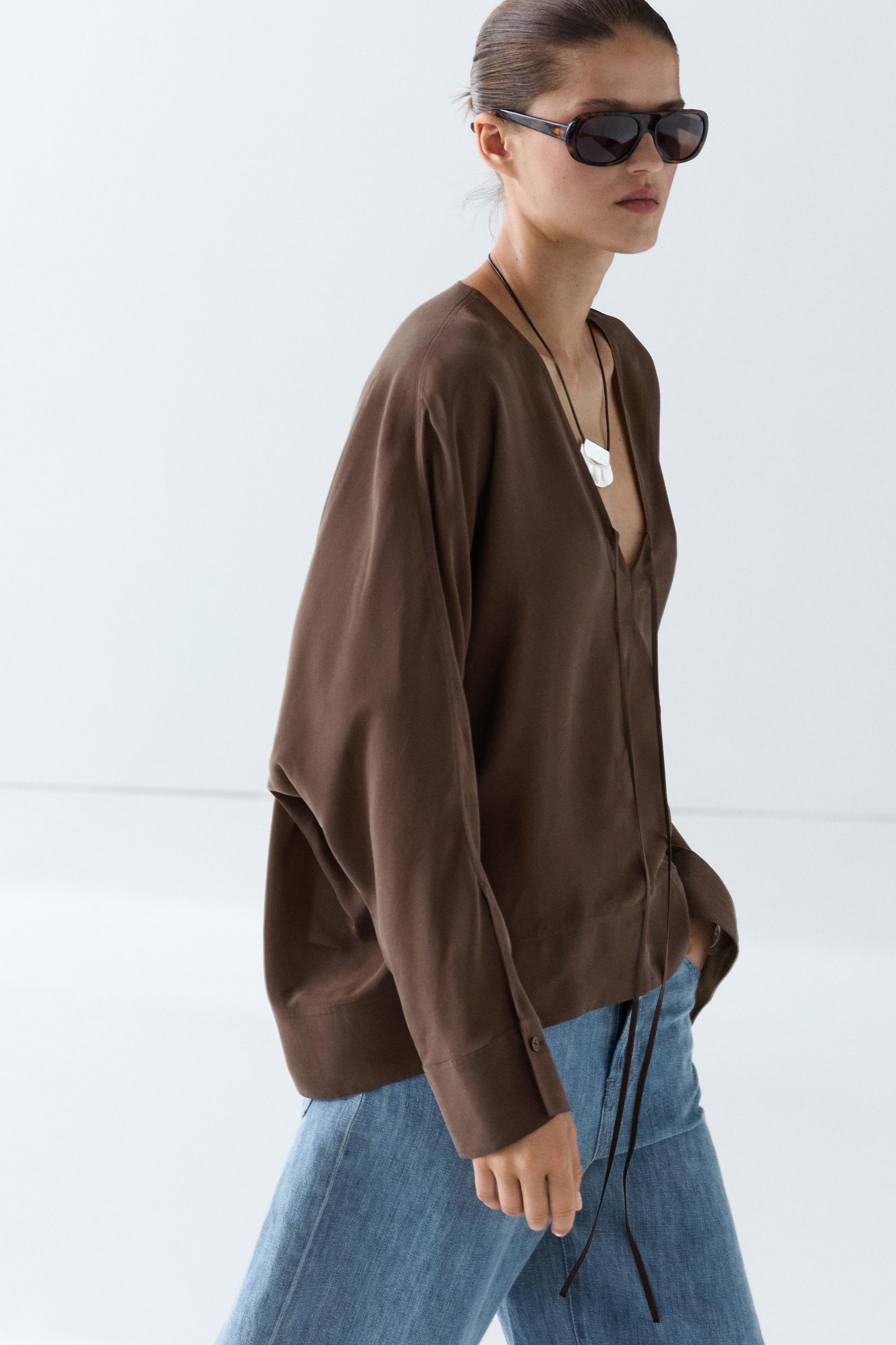 Blouse fluide col en V à nouer