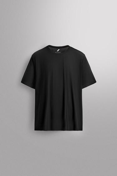 T-SHIRT TÉCNICA LEVE - Preto da Zara