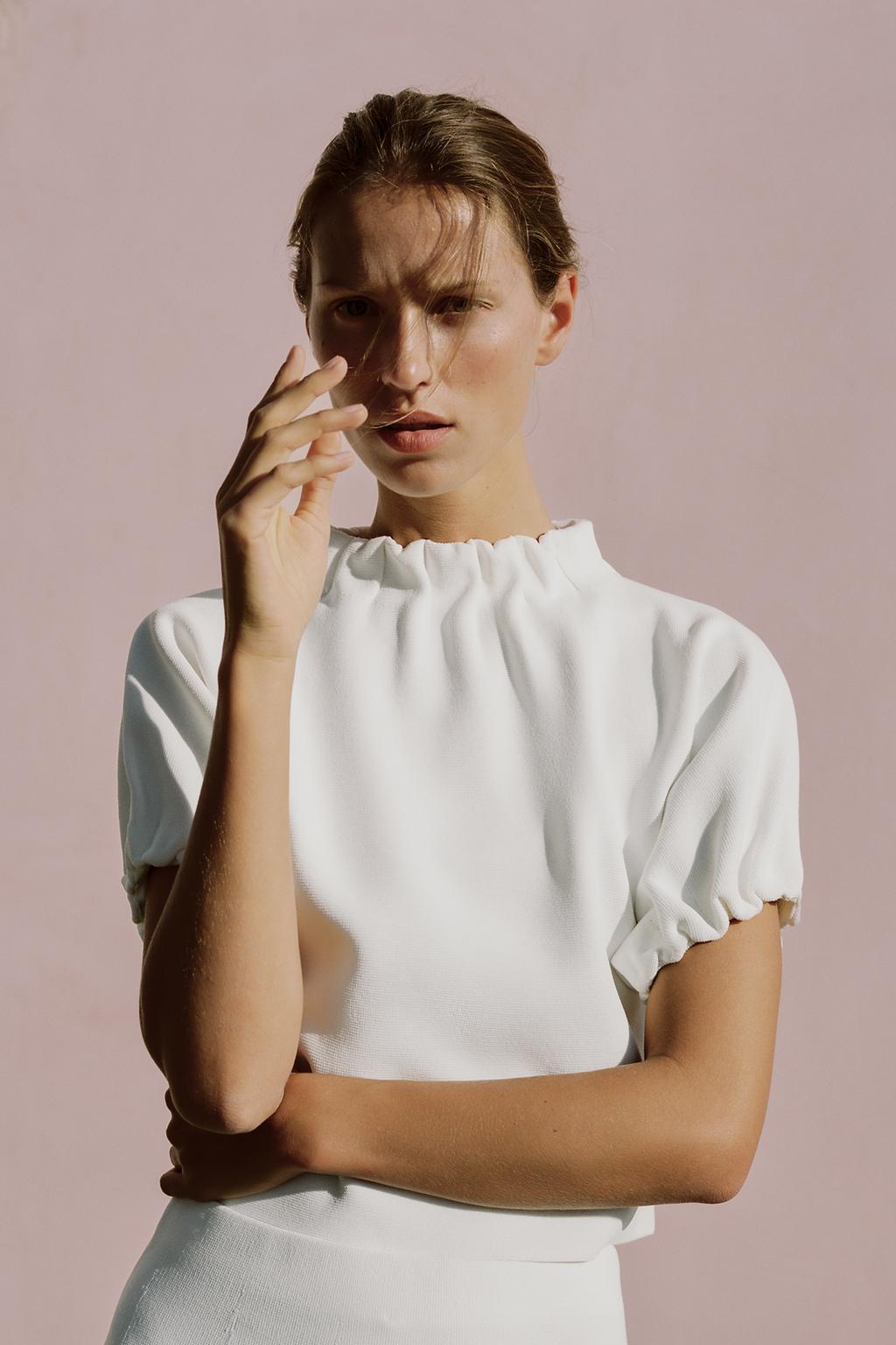 RUCHED KNIT TOP