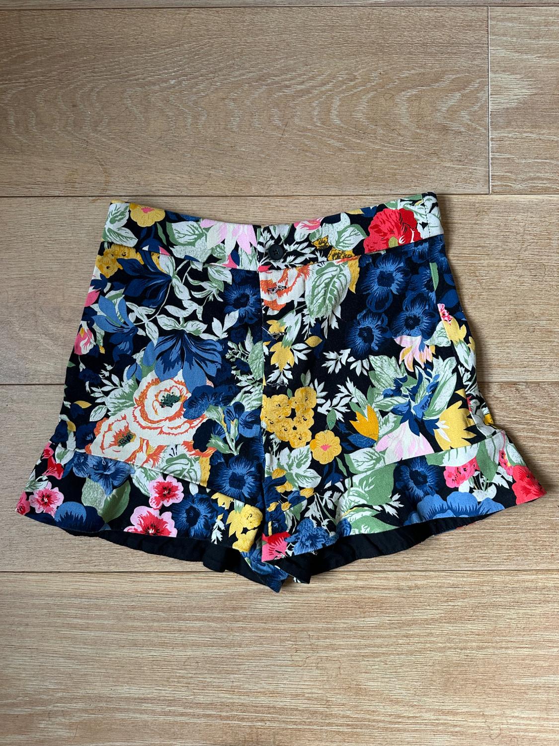 PRINTED RUFFLED BERMUDA SHORTS