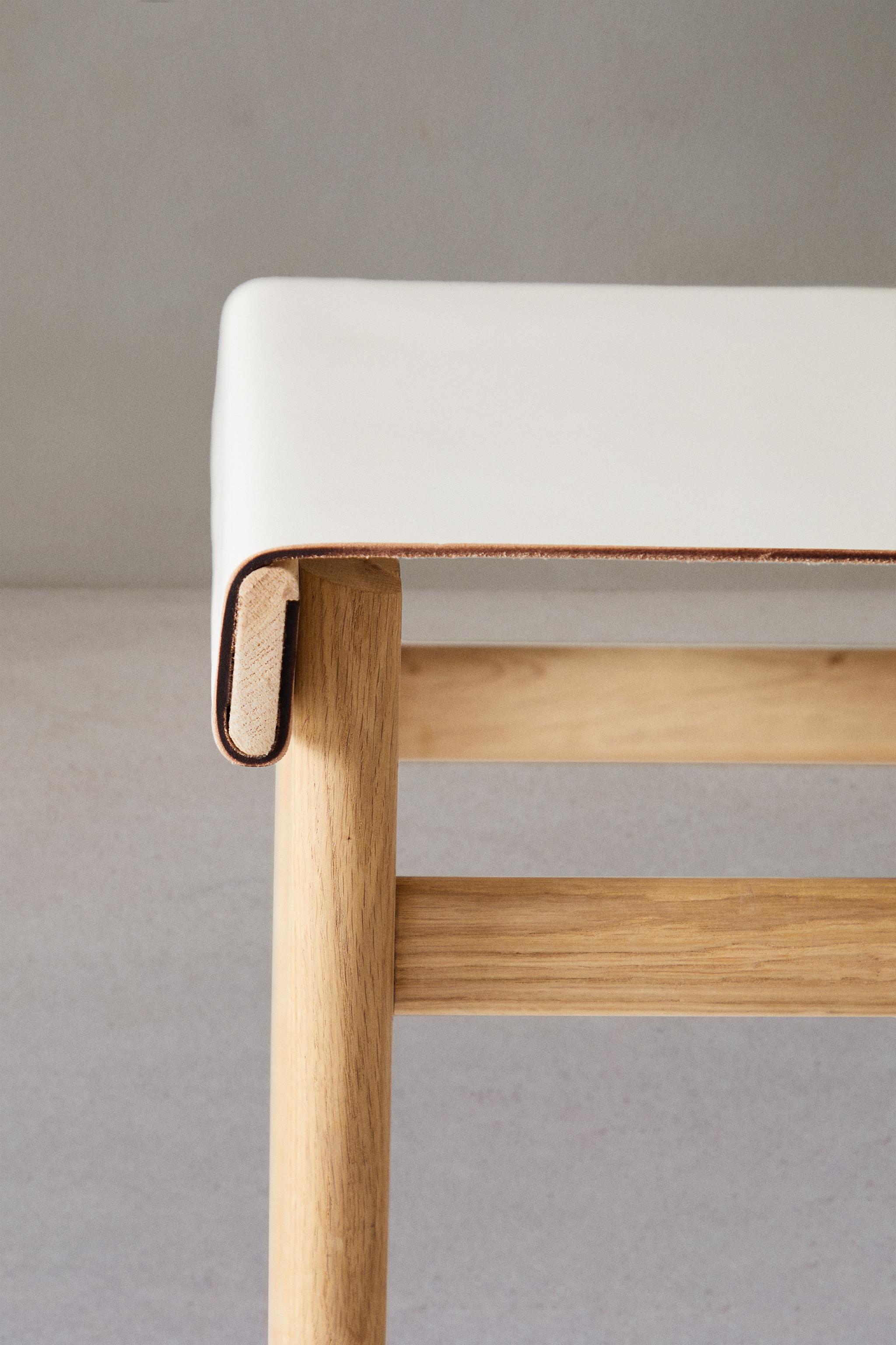 STOOL 01