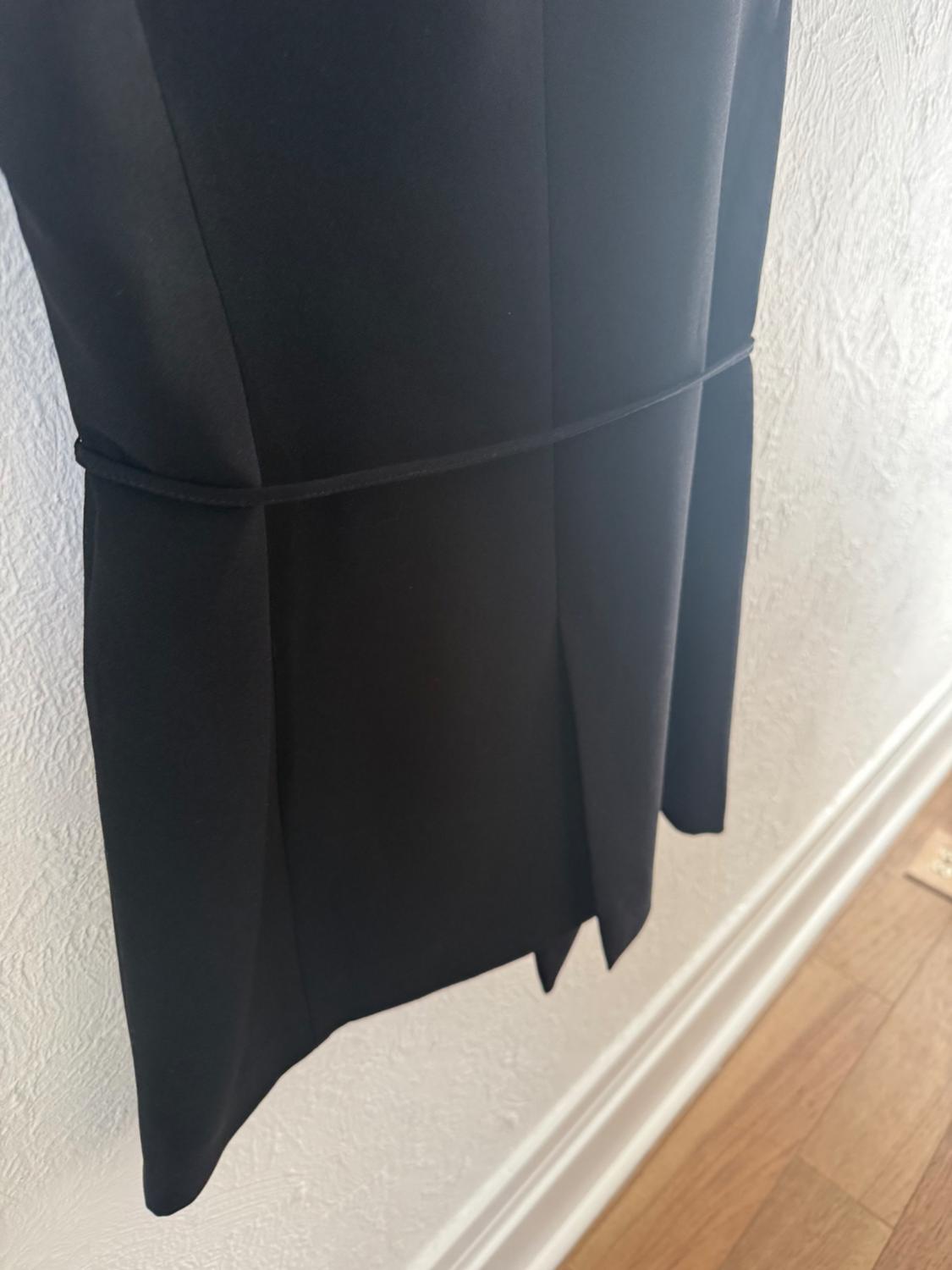 BLACK VEST WITH GOLD BELT - Image 5