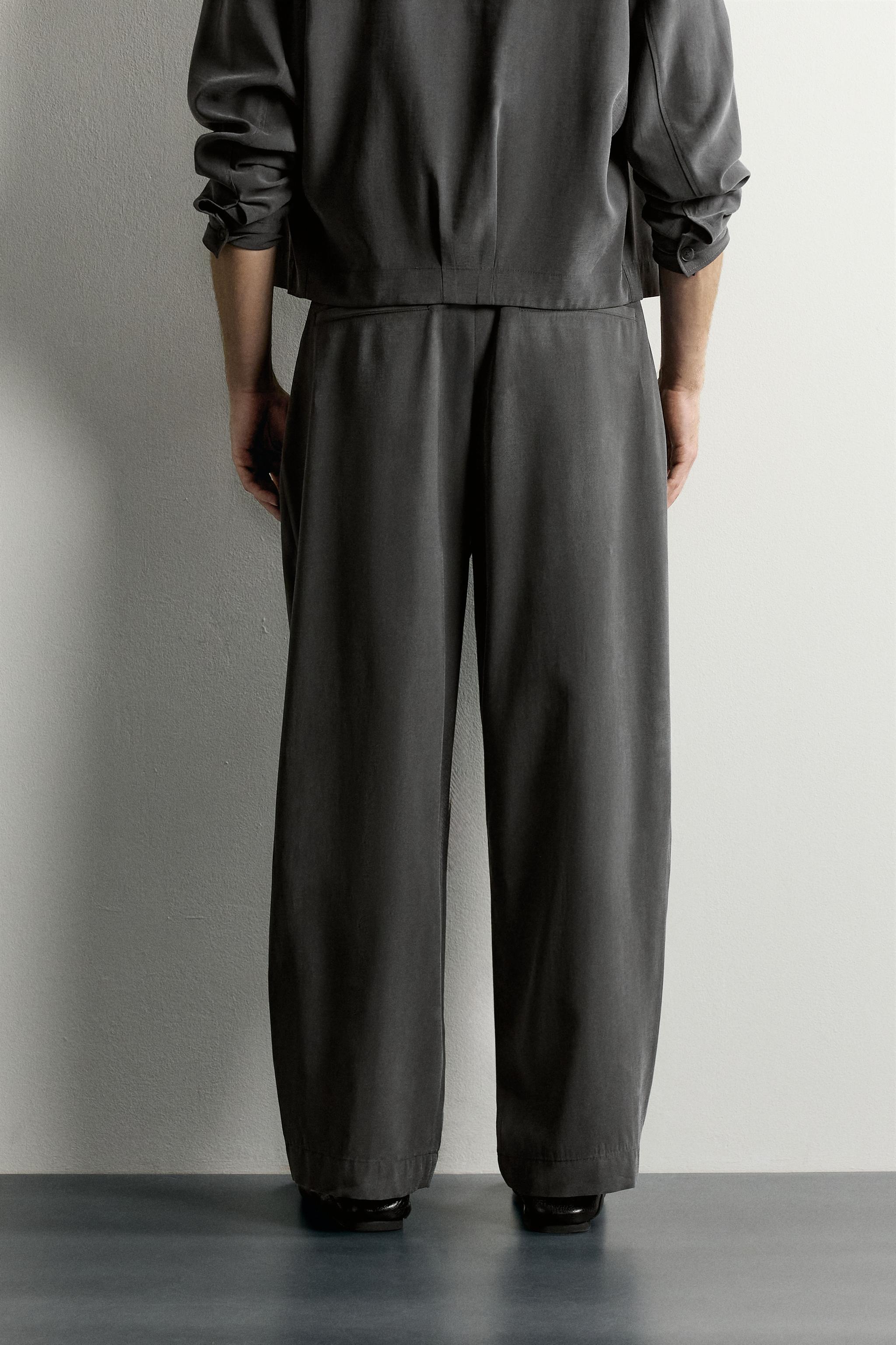 RELAXED FIT PLEATED PANTS