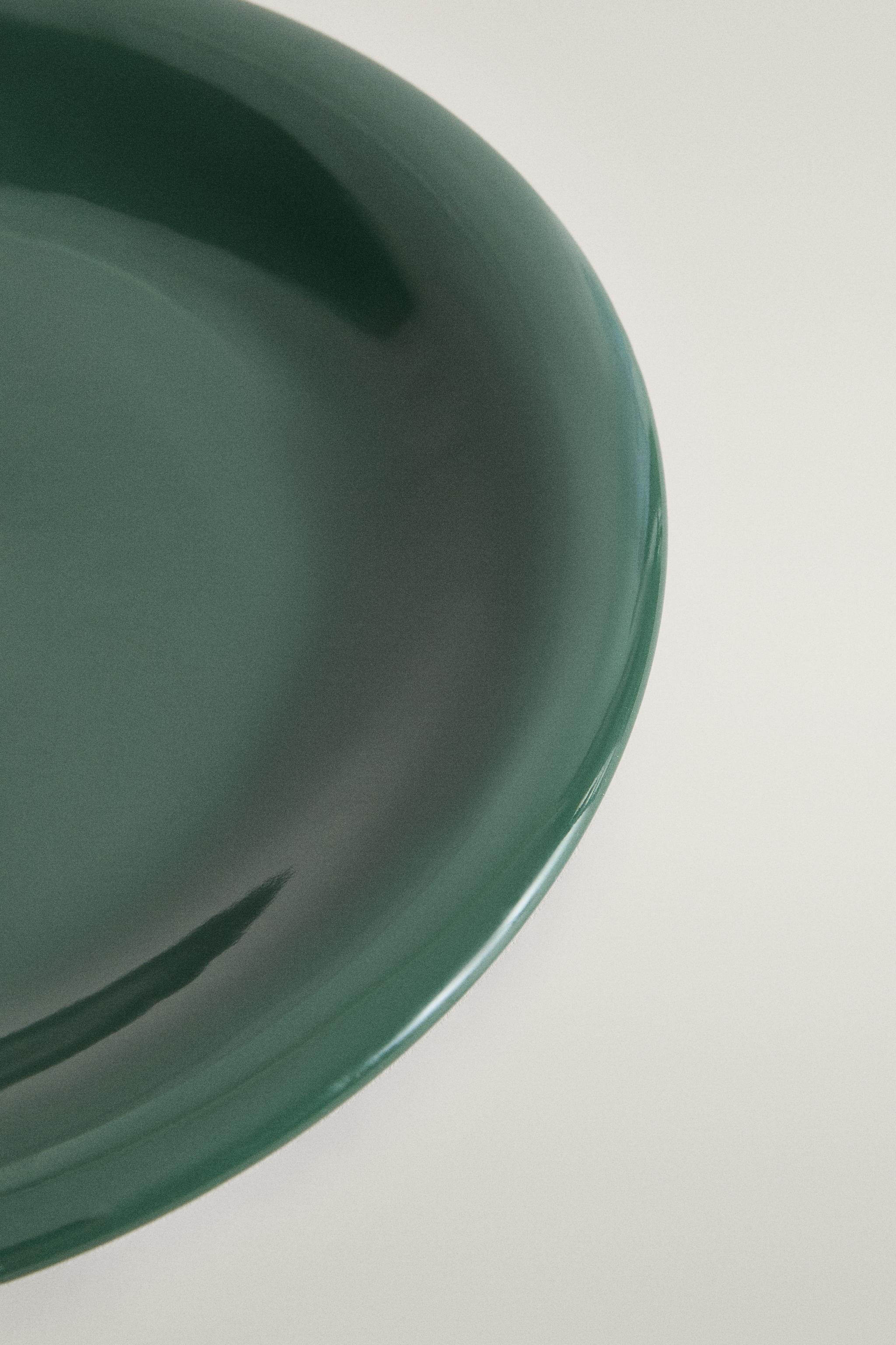 ENAMELLED STONEWARE DINNER PLATE