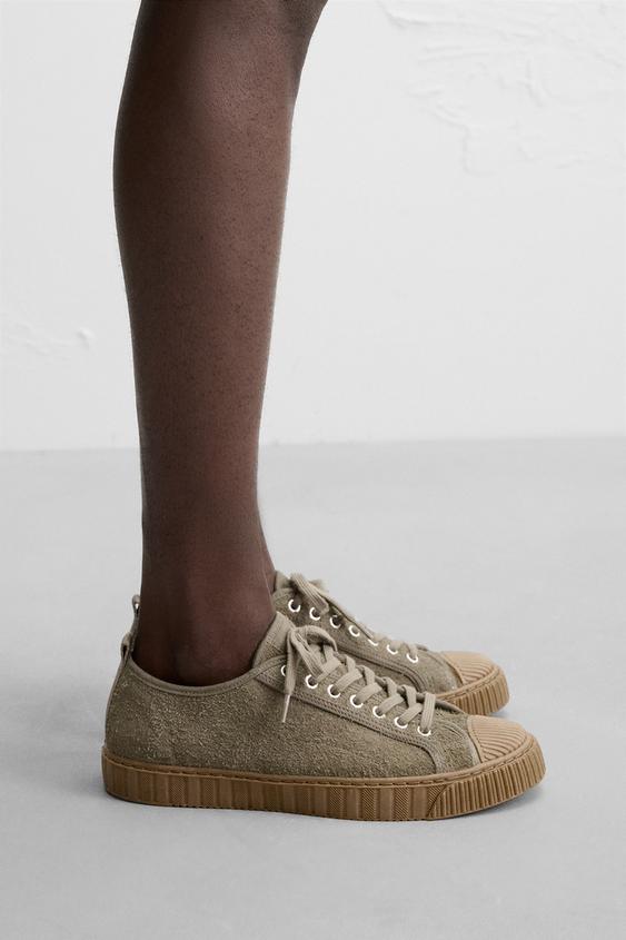 LEATHER SNEAKERS WITH CONTRAST SOLE