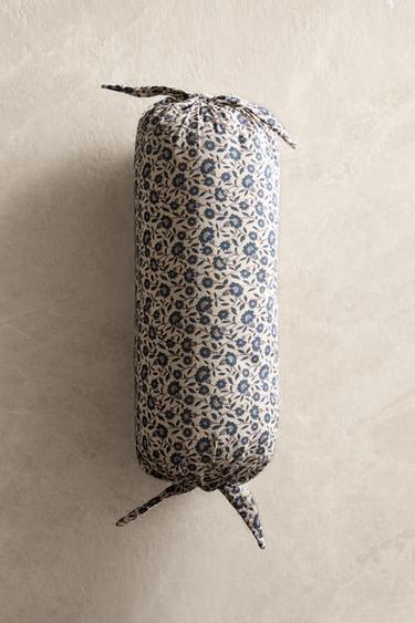 キッズ フラワー クッションブルーZaraのキッズ フラワー クッション - ブルー 