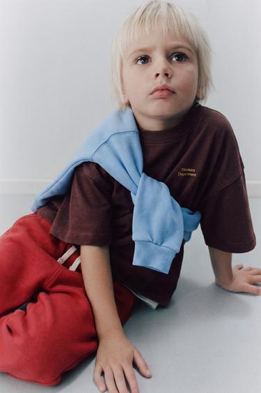 CAMISETA ESTAMPADO TEXTO - Granate oscuro de Zara