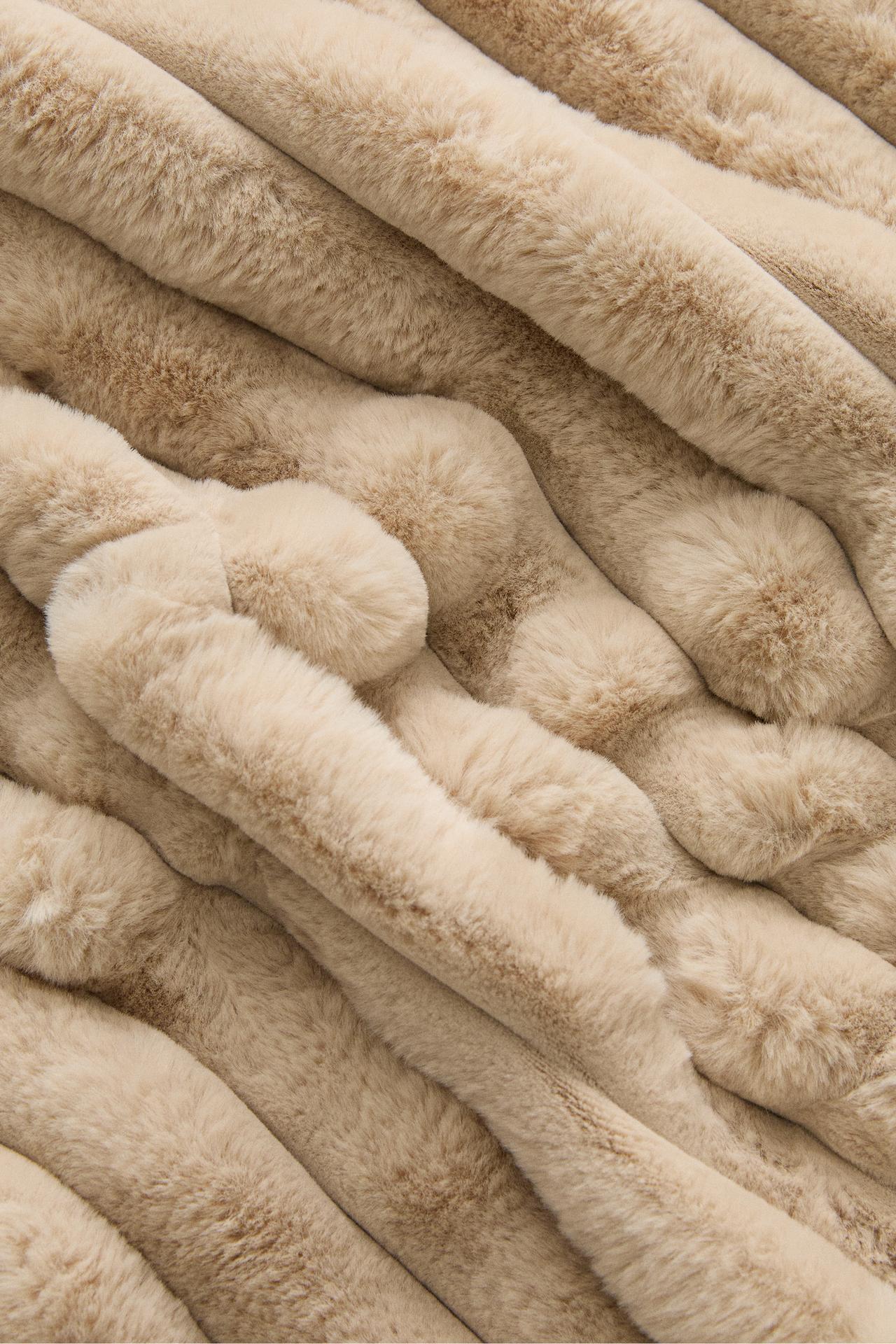 TUBULAR EMBOSSED FUR BLANKET — Sand