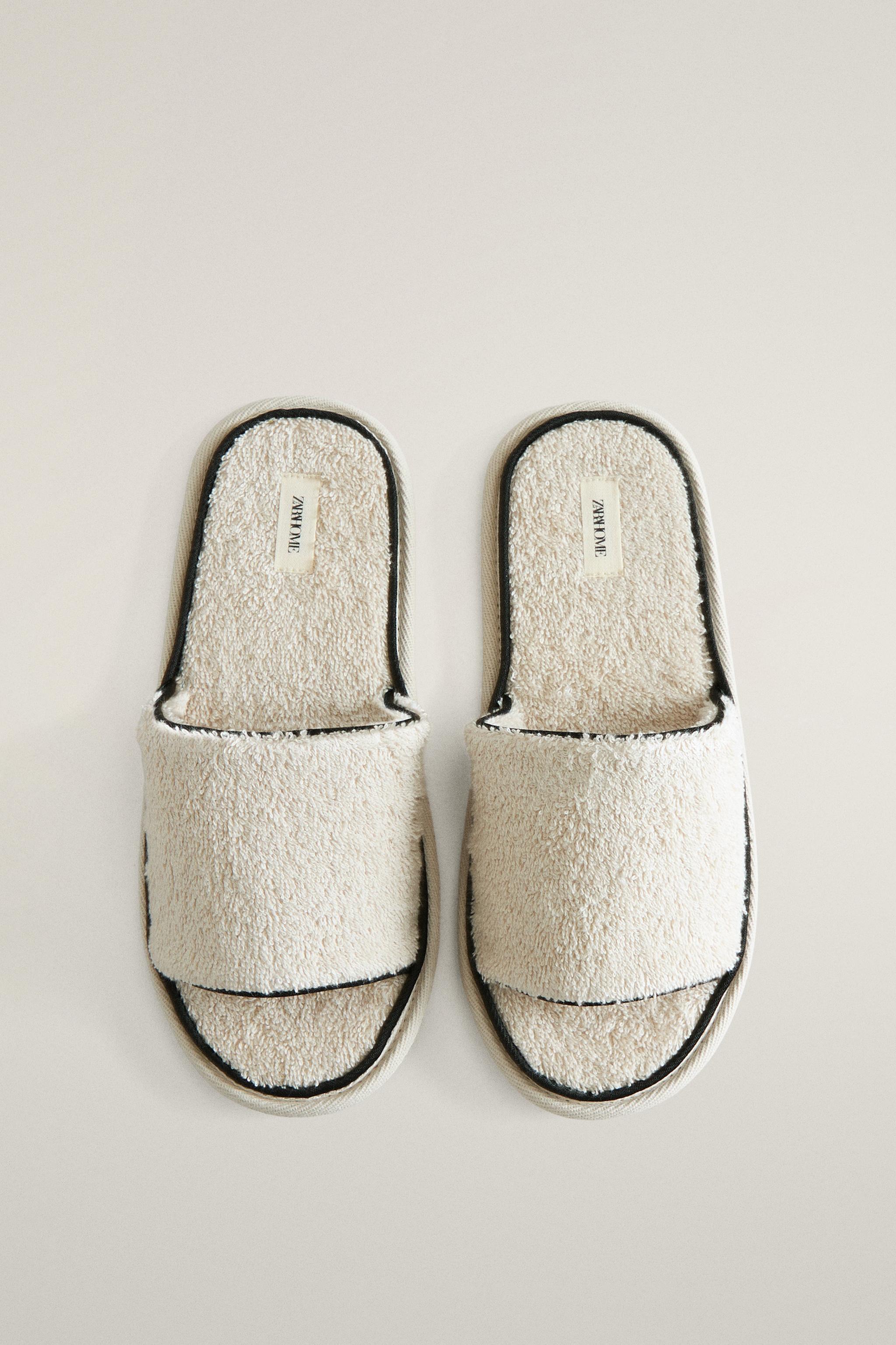 BATH TOWEL SLIDES WITH PIPING