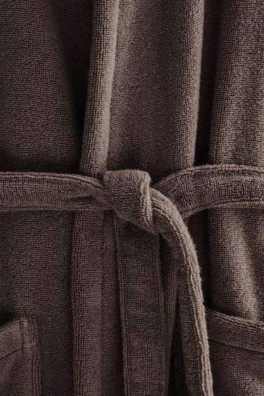 (380 GXM²) PEIGNOIR EXTRA-DOUX À CAPUCHE - Marron foncé de Zara - Image 3