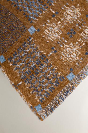 COUVERTURE MOTIF GÉOMÉTRIQUE - Marron de Zara - Image 1