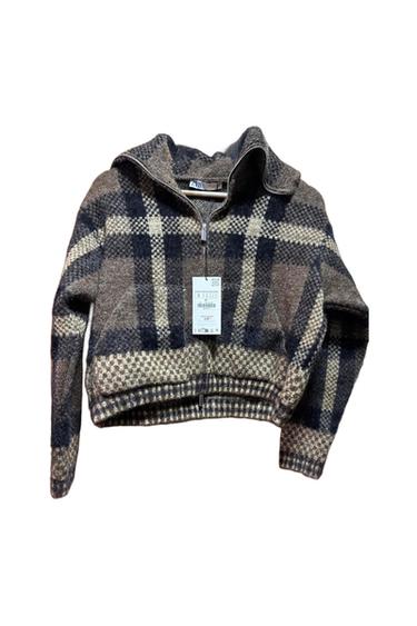 CHAQUETA DE CUADROS EN TONOS MARRONES ESTILO COZY CON CREMALLERA