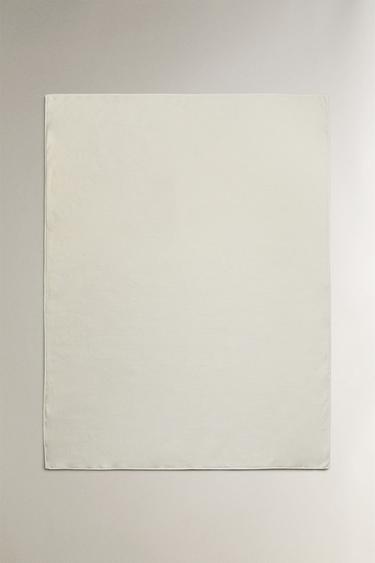 MANTA POLAR - Blanco roto de Zara - Imagen 0