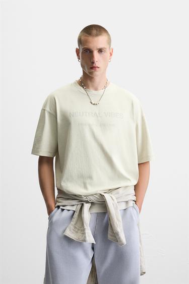 CAMISETA TEXTO LAVADO - Gris claro de Zara