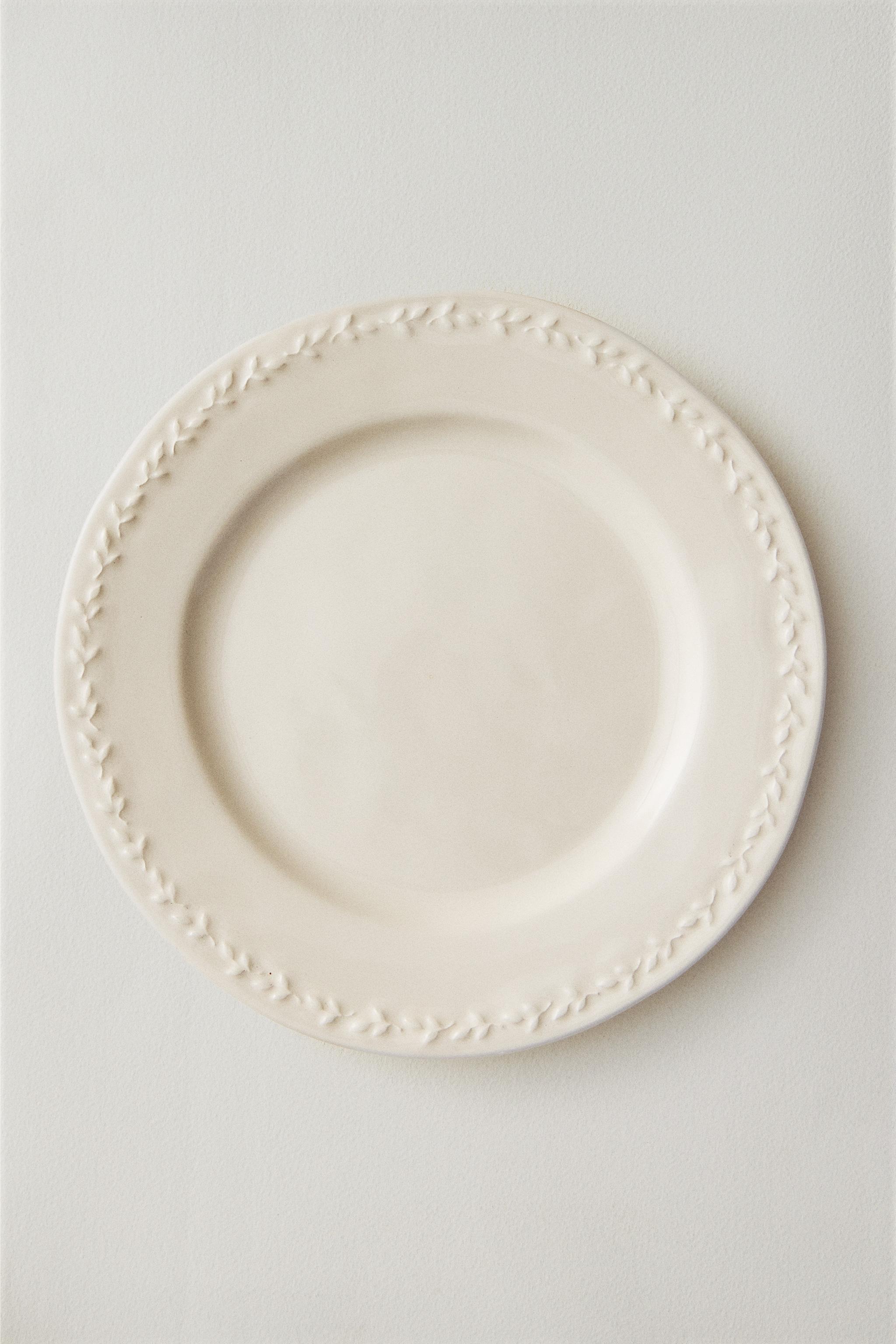 ASSIETTE À DESSERT EN FAÏENCE BORDE RELIEF
