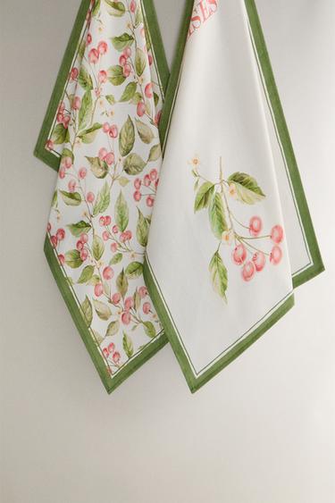 PACK OF COTTON TEA TOWELS WITH CHERRIES (PACK OF 2) - أحمر الخاص بـ Zara