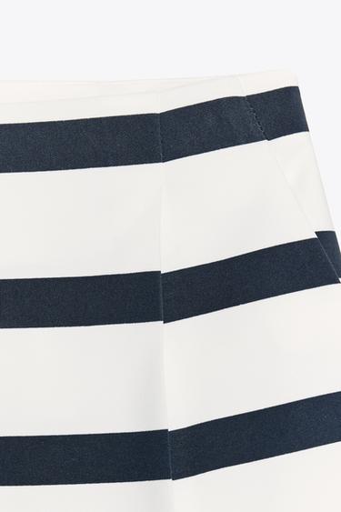 SHORT À RAYURES AVEC PINCES - Blanc / Bleu marine de Zara - Image 8
