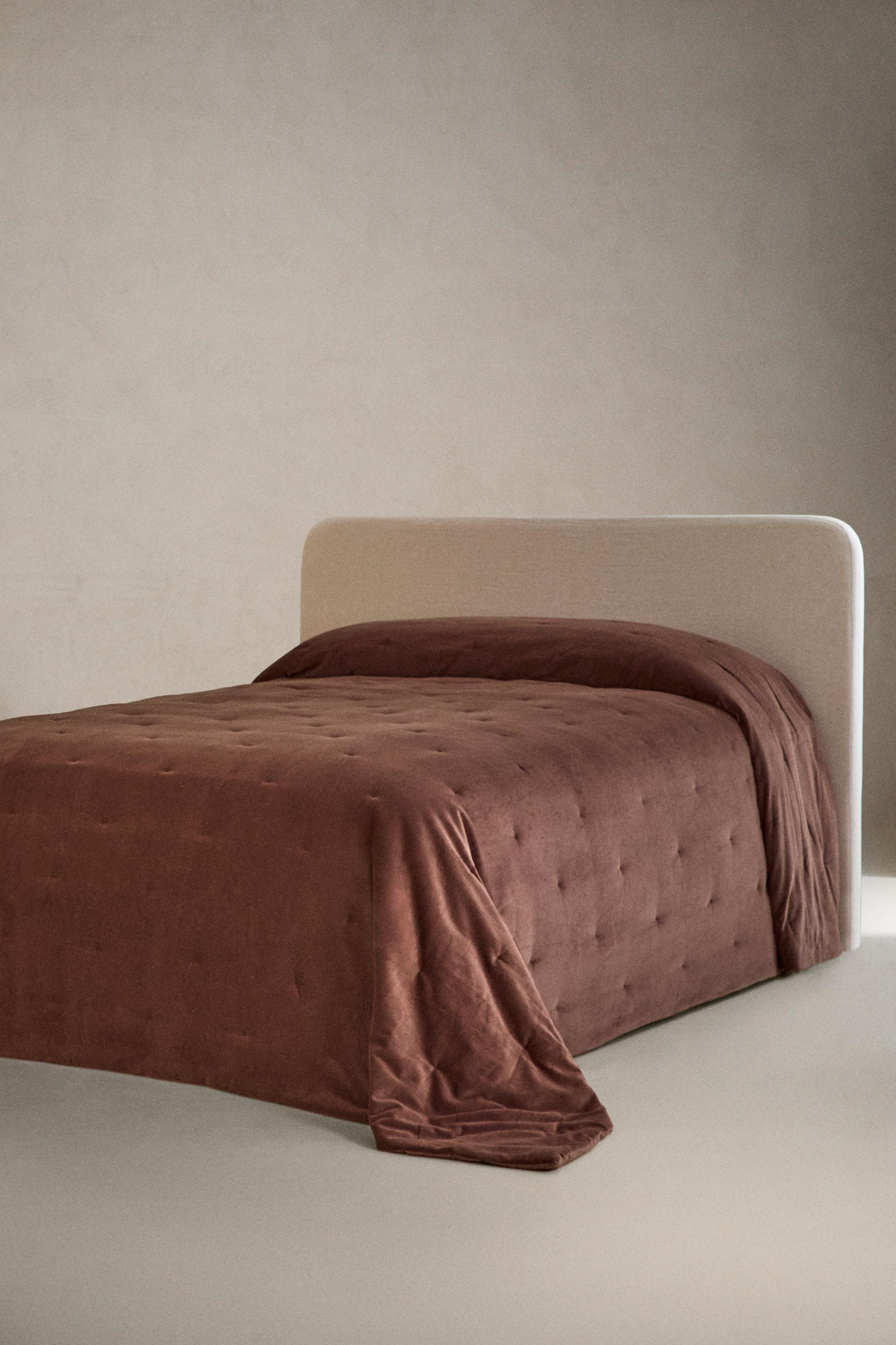 PADDED VELVET QUILT BEDSPREAD