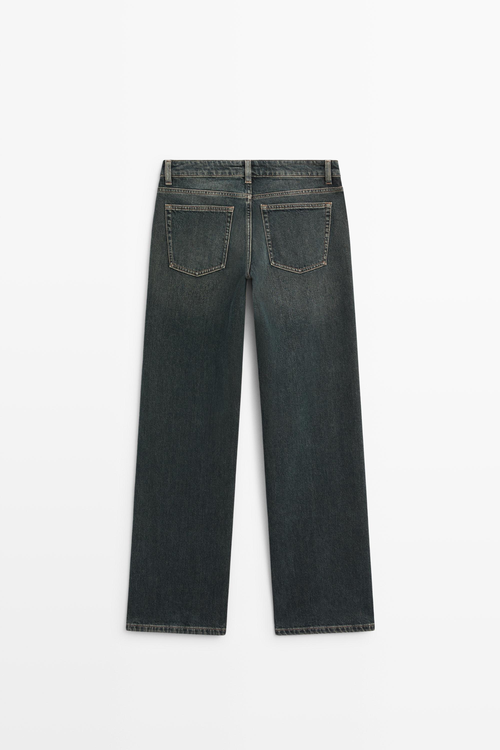 Low-rise straight-leg jeans total look