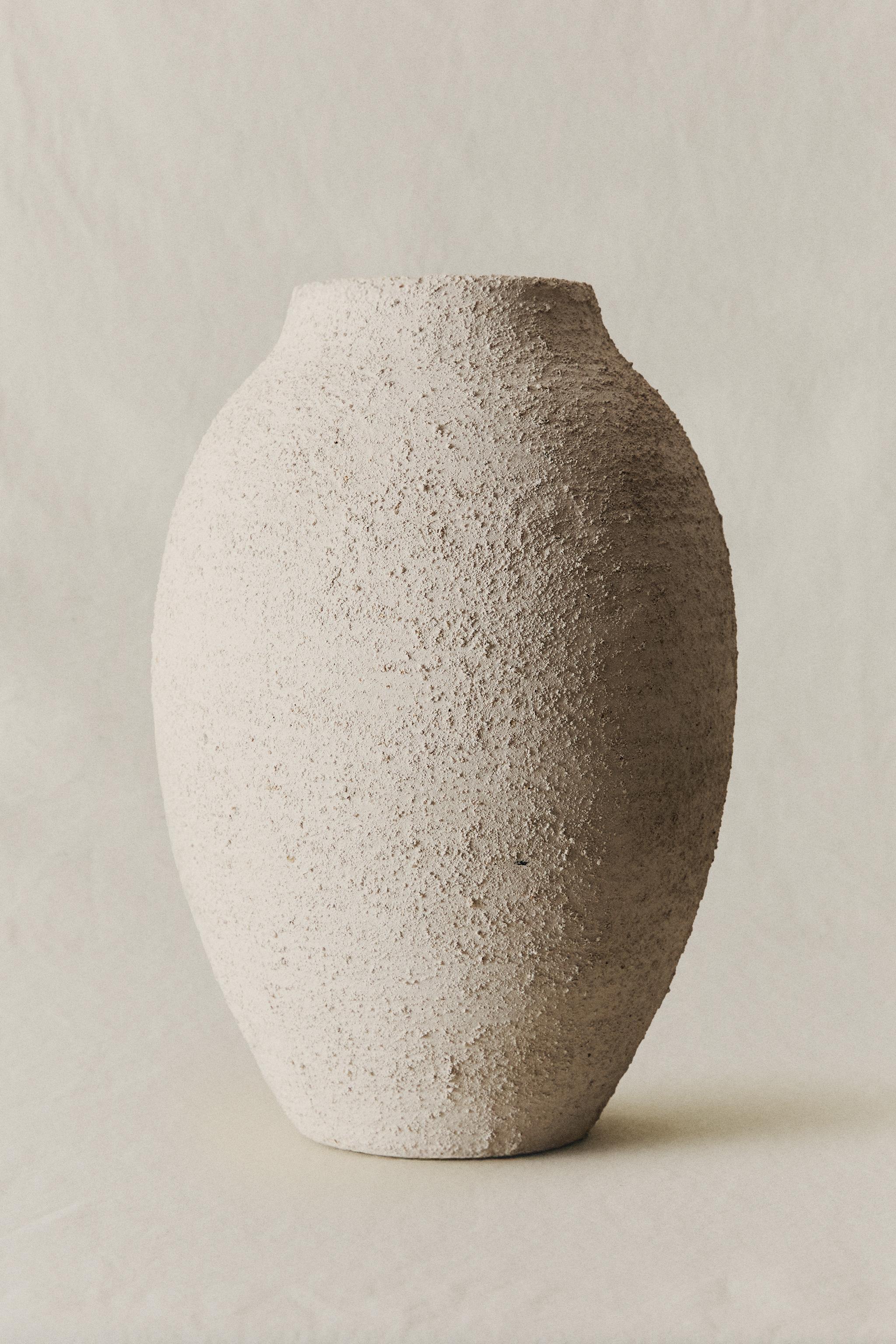 ROUGH-EFFECT CERAMIC VASE