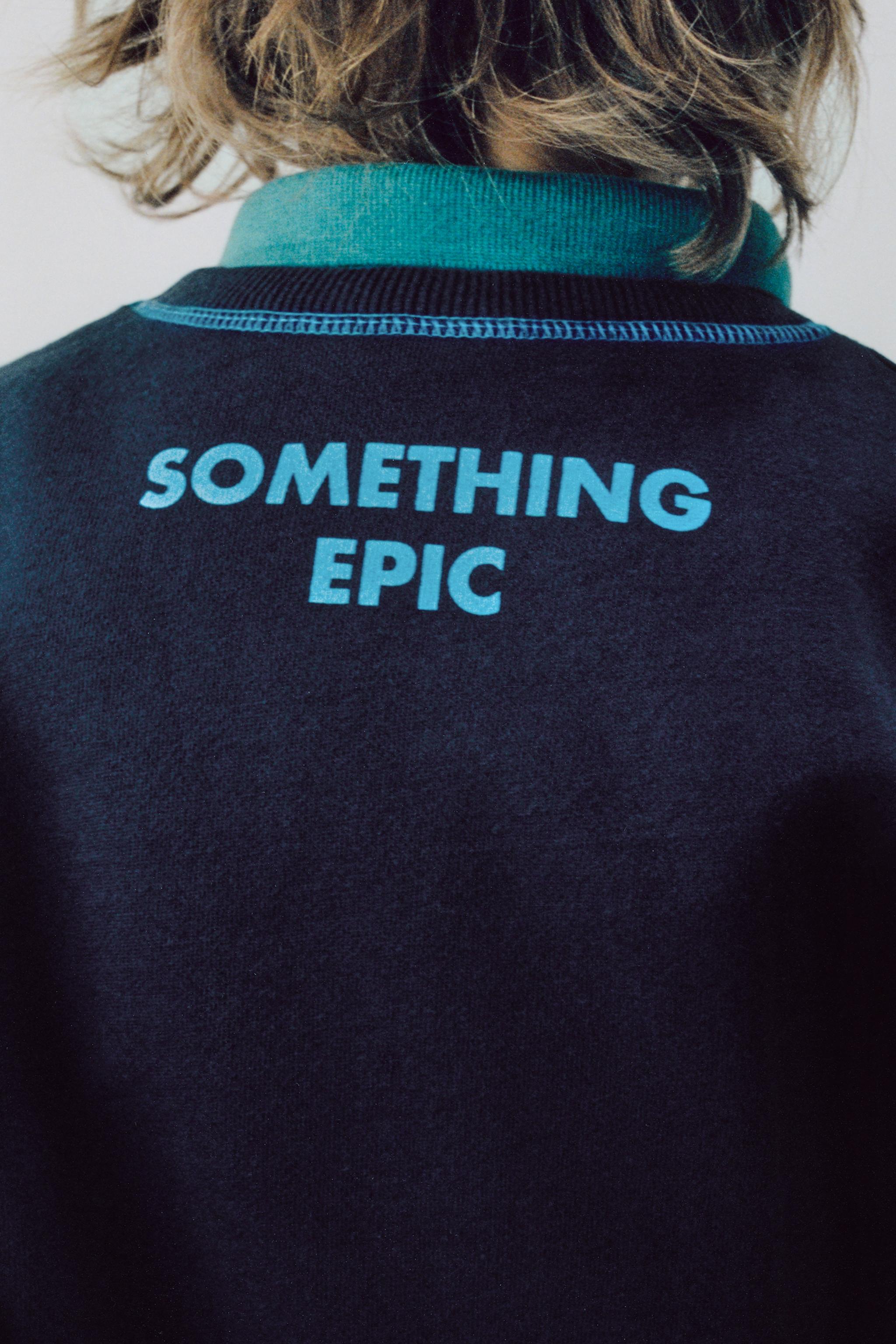 CONTRAST STITCHING TEXT SWEATSHIRT