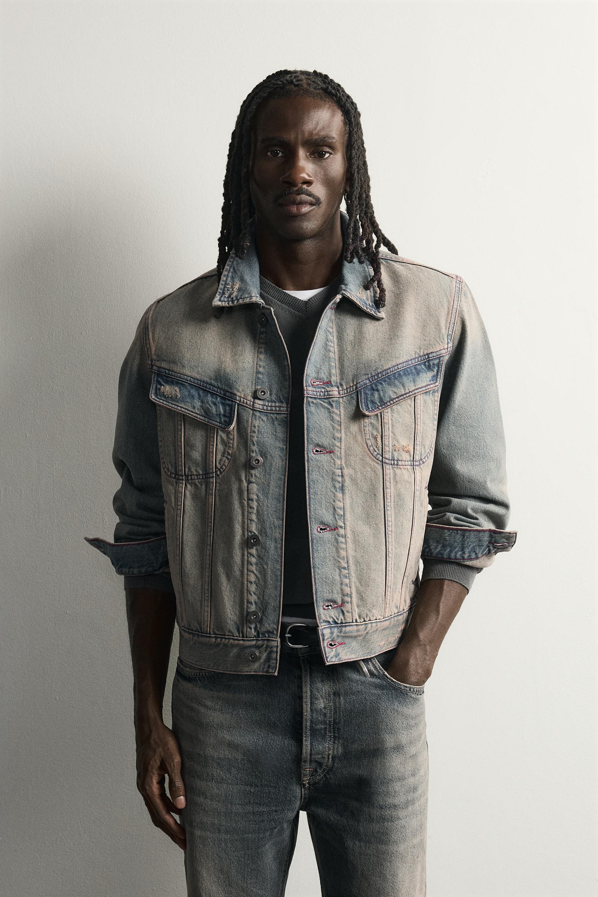 CROPPED FIT TOPSTITCHED DENIM JACKET