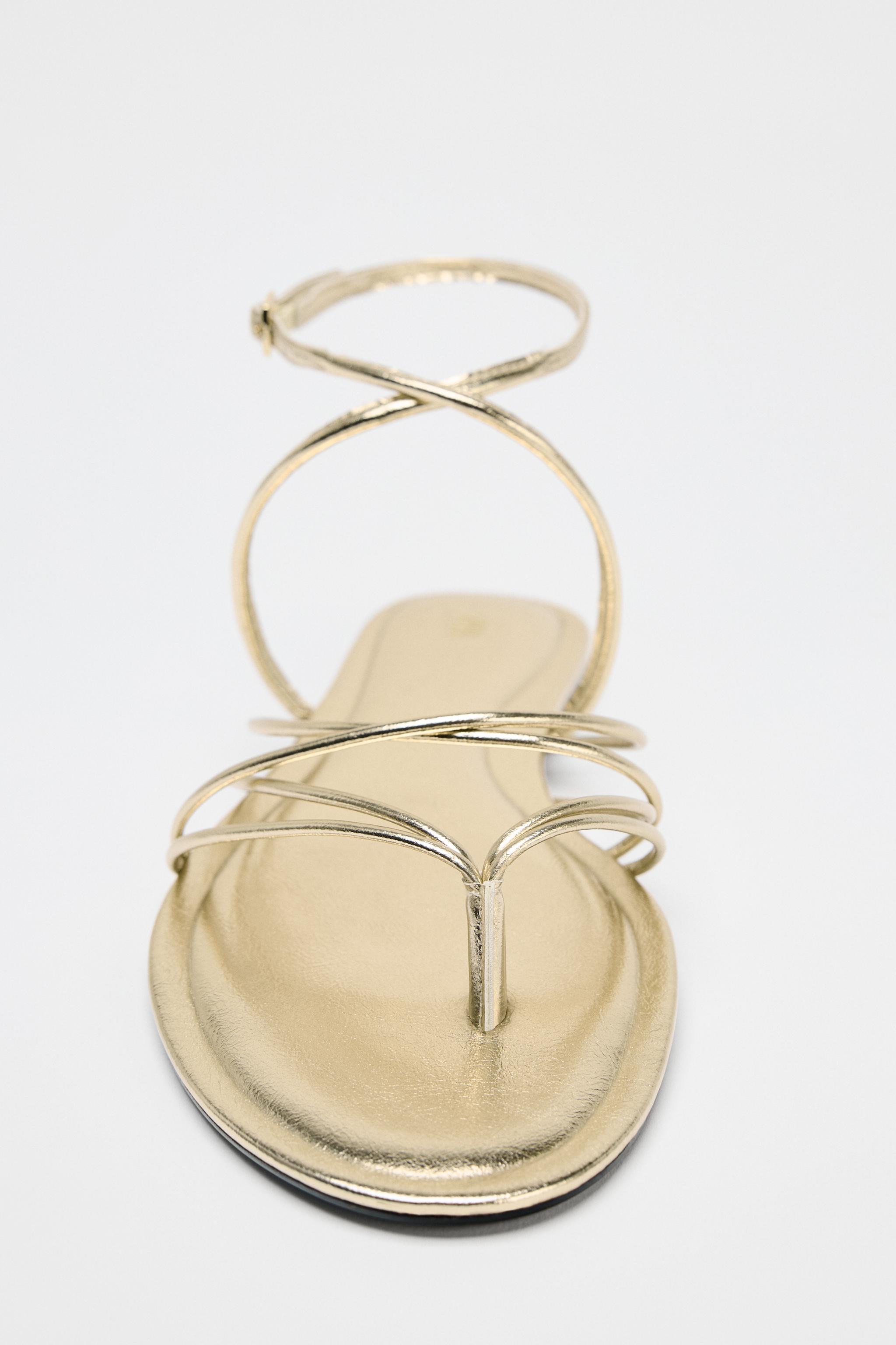 ☆ドイツ発*ZARA*新作*GOLDストラップフラットサンダル☆ ゴールドストラップ フラットサンダル - ゴールド | ZARA Japan