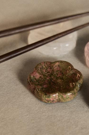 SET OF FLORAL CHOPSTICK HOLDERS - GREEN by Zara