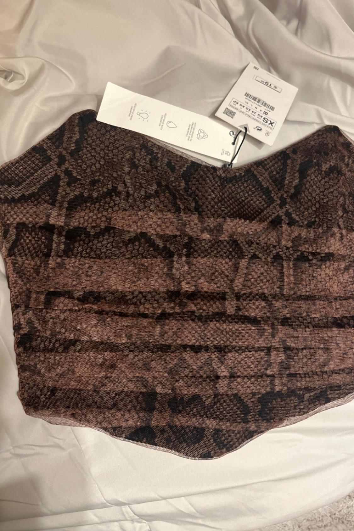 CORSETRY-INSPIRED TULLE CROP TOP