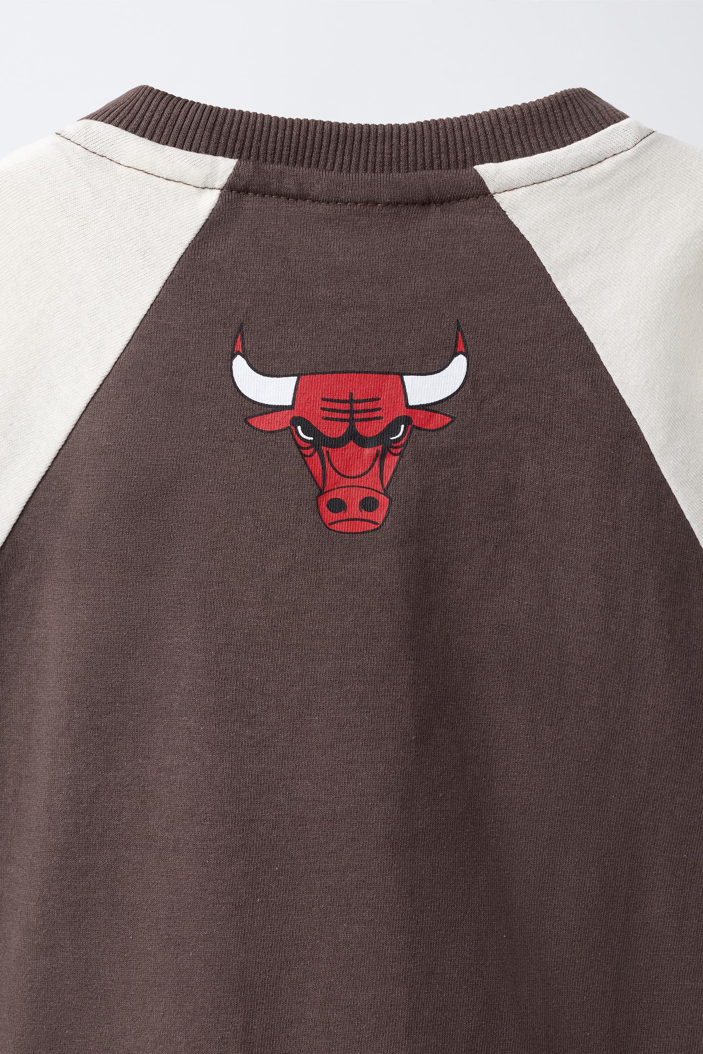 Детская футболка Zara NBA Chicago Bulls Raglan, цвет: Тёмный коричневый — фото 4
