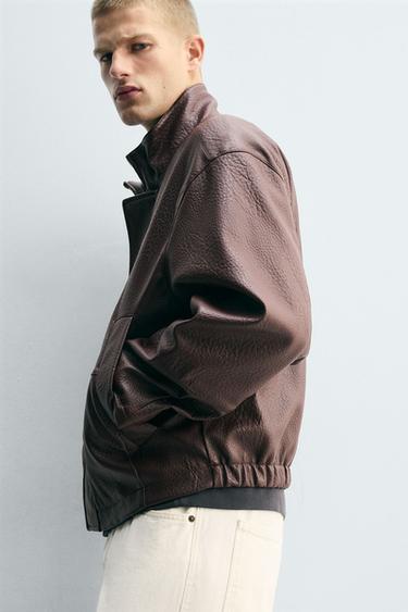 BLOUSON EN MATIÈRE SYNTHÈTIQUE TEXTURÉE - Bordeaux de Zara - Image 5