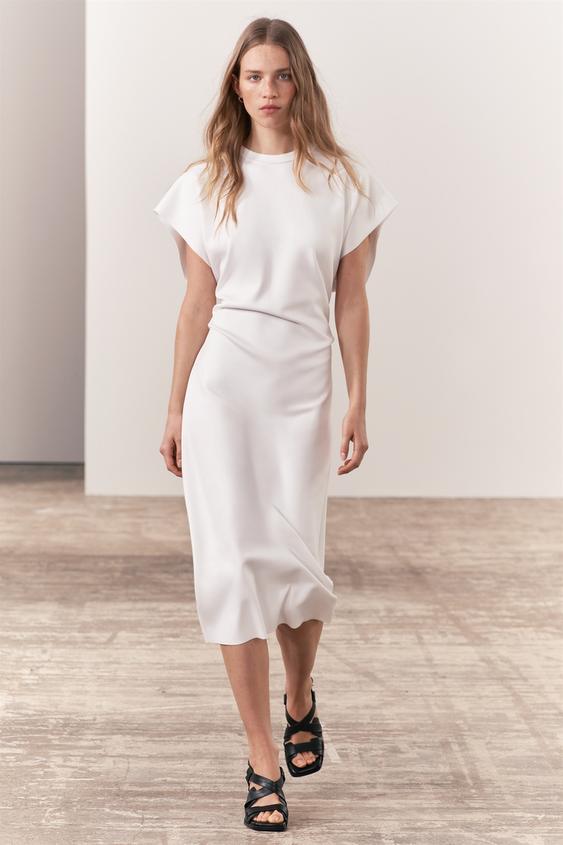 Los 10 vestidos blancos largos de Zara que querrás llevar en cualquier  momento del día - Woman
