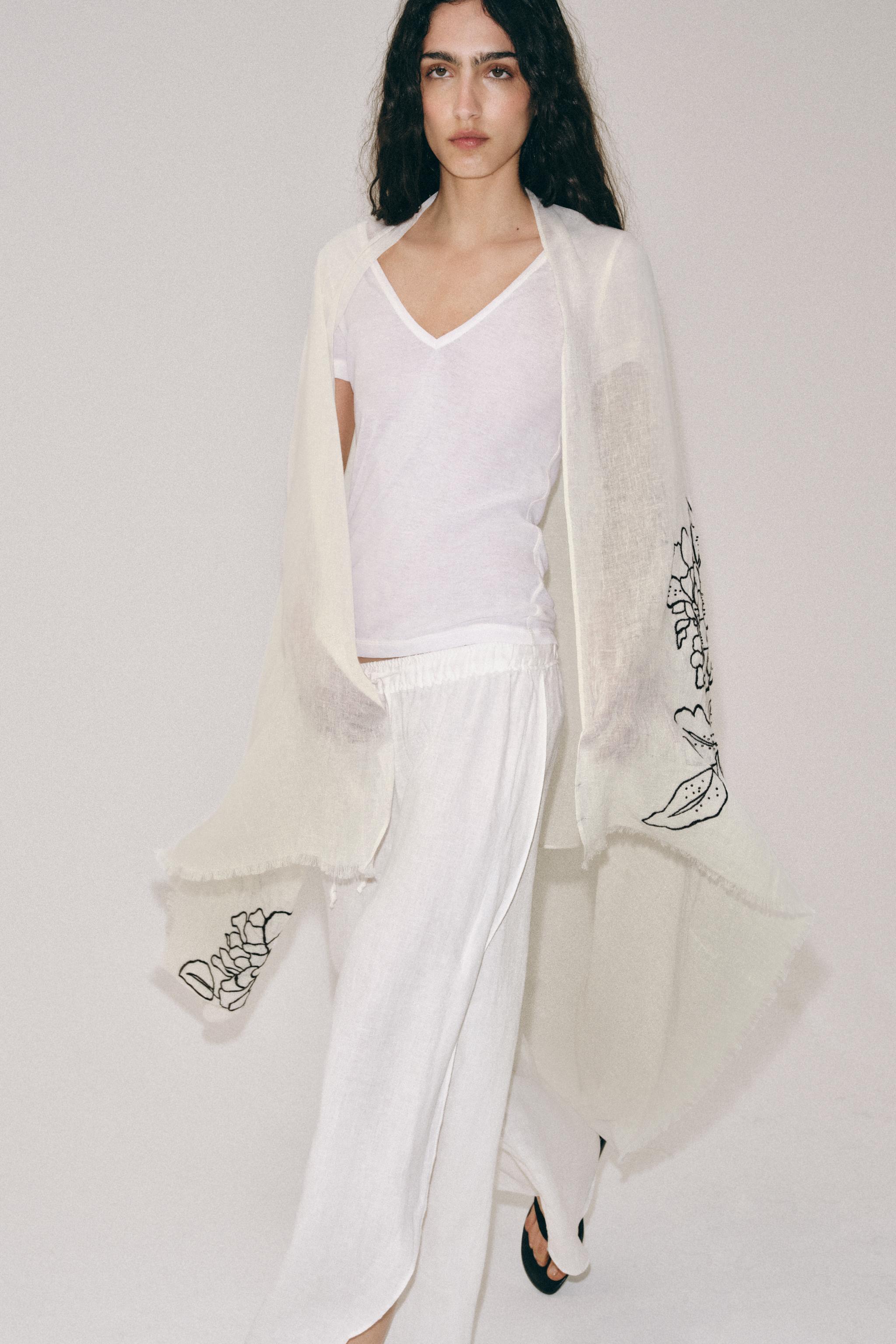 EMBROIDERED FLORAL LINEN SCARF