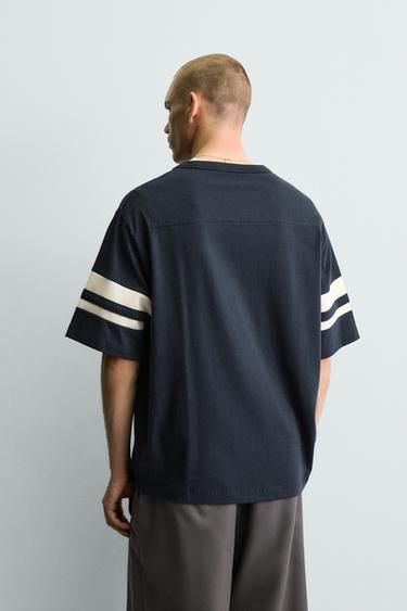T-SHIRT RELAXED FIT À BANDES - Bleu marine de Zara - Image 2