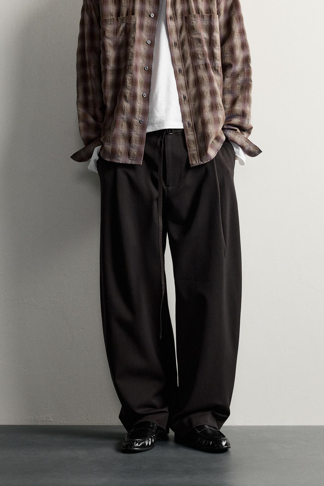 BELTED PLEATED BALLOON FIT PANTS — Brown
