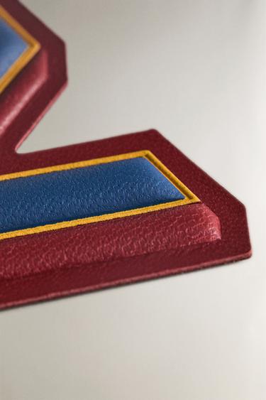 ÉCUSSON CUIR LETTRE V - Multicolore de Zara - Image 1