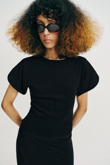 T-SHIRT MED PUFÆRMER - Sort fra Zara