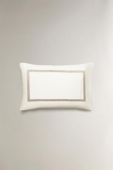 TAIE D’OREILLER SATIN BRODÉ GÉOMÉTRIQUE - Marron / Taupe de Zara - Image 2