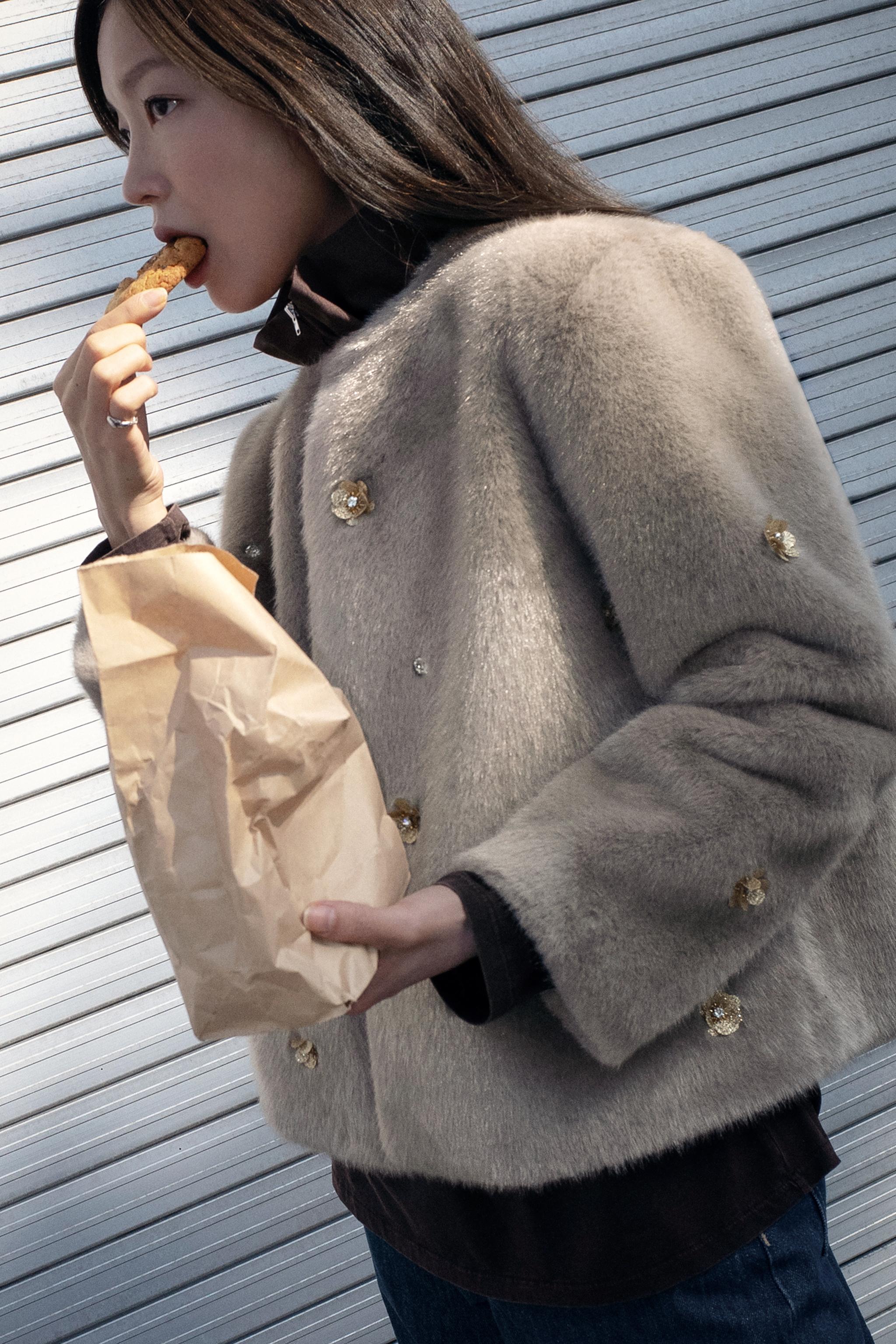 フェイクファーショートコート - ライトキャメル | ZARA Japan