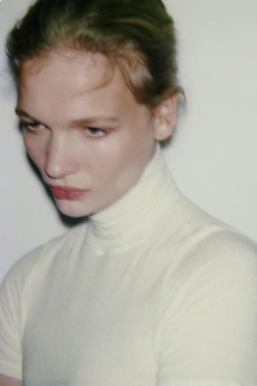 HAUT ASYMÉTRIQUE À COL ROULÉ - Blanc de Zara - Image 1