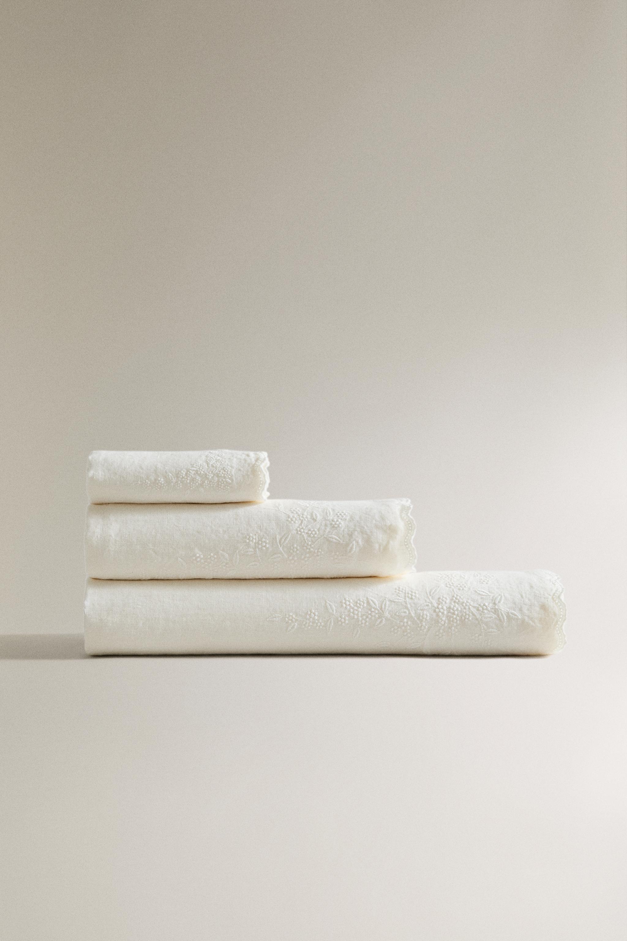 EMBROIDERED LINEN TOWEL