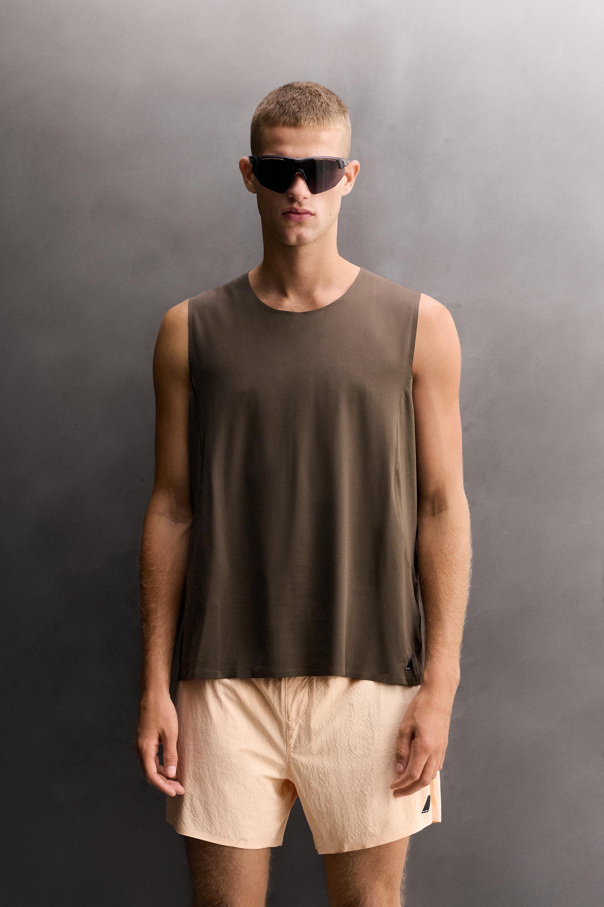 GRAPHIC RUNNING TANK TOP