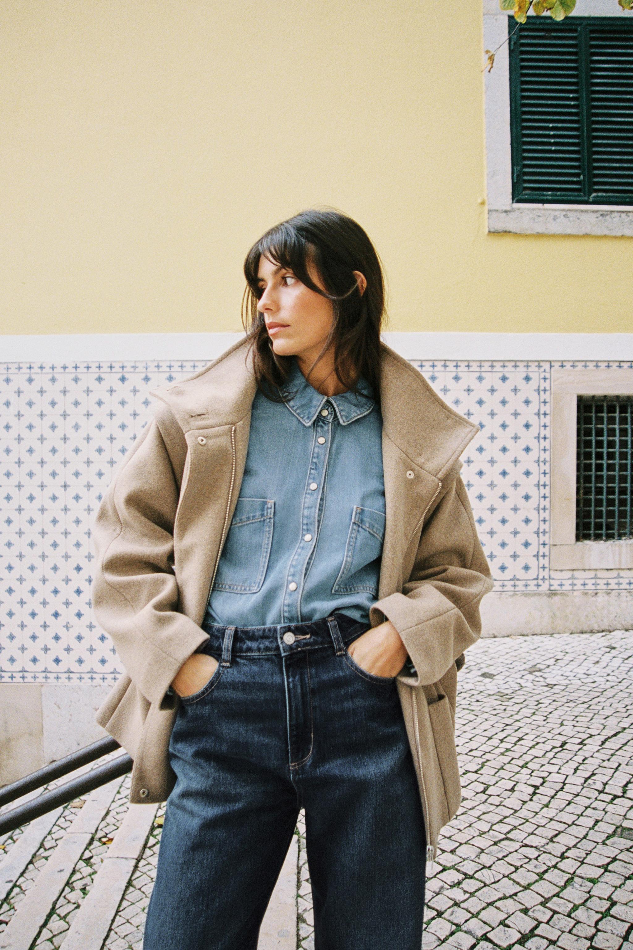 SHORT WOOL COAT WITH HIGH NECK