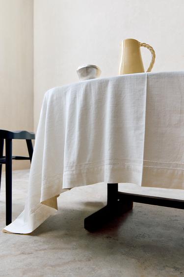 مفرش مائدة قطني بتطريز مخرم - أبيض الخاص بـ Zara