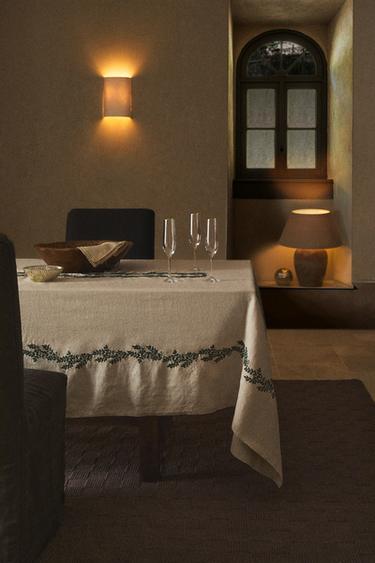 LINEN CHRISTMAS TABLECLOTH WITH GREEN LEAVES - Green by Zara - Image 5